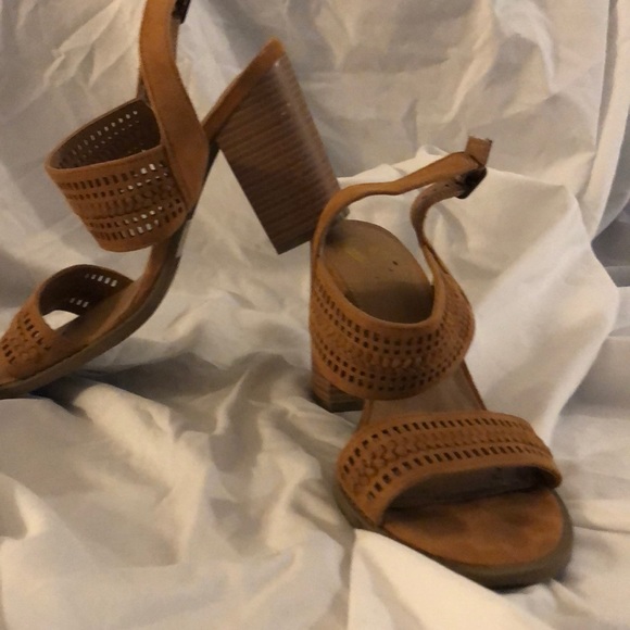 Brown suede heels - Picture 3 of 5